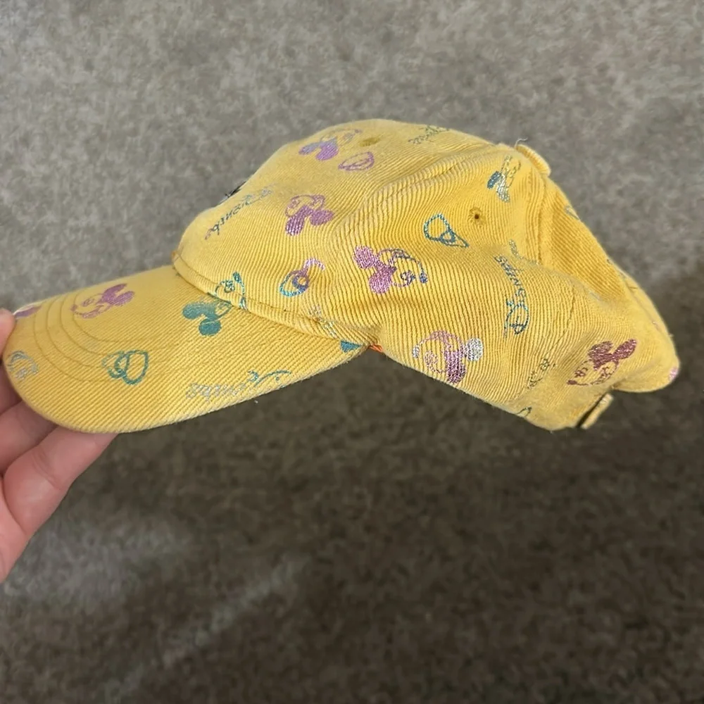 Disney hat and reversible Disney bucket hat. - Picture 6 of 13